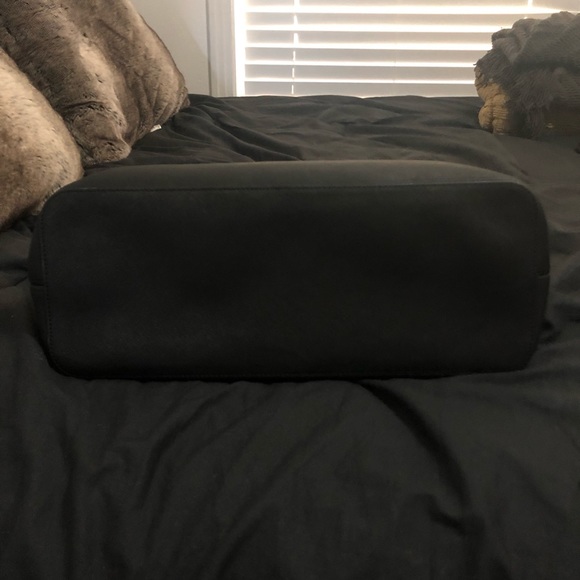 Large Michael Kors Tote - Picture 5 of 8